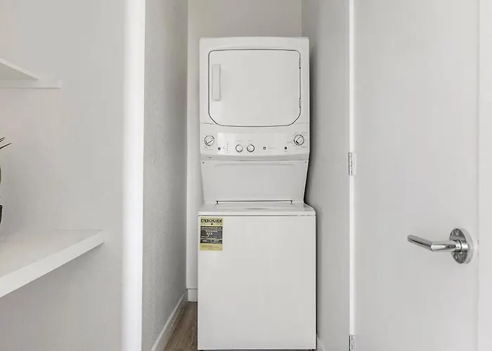 Landing Spectacular 1bd Yoga Gym